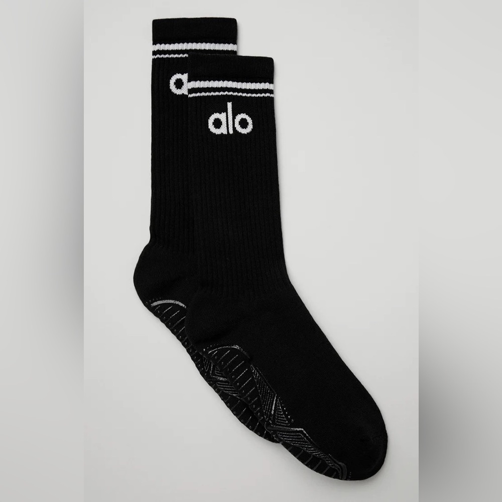 NWT Alo Yoga Grip socks